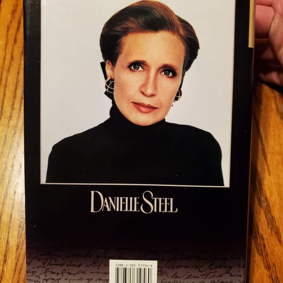 Danielle Steele The Long Road Home Hardback Book - Picture 4 of 4